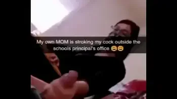 Madre masturba a su hijo