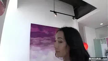 Have you ever seen bubblier butt?! - Amia Miley