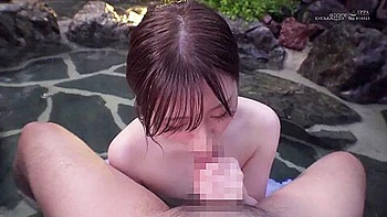 03C1523-She drinks semen ejaculated with a thick blowjob at a hot spring with her girlfriend