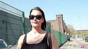 Aged Julia Tempt Anal At Street Casting