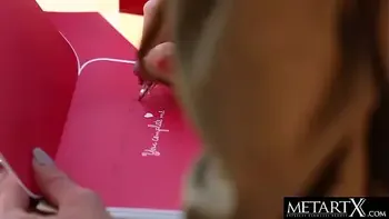 Hot sexy brunette spreads her long legs wide to masturbate avidly