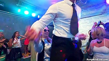 Partyharcore 12 02ecena