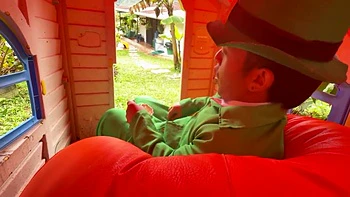 Le Ofrezco Una Rica Follada A Un Magico Duende En Cambio De Sus Monedas De Oro En Su Magica Casa