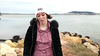 Rose is blowing out two big candles for her 20th birthday! - Jacquie et Michel TV