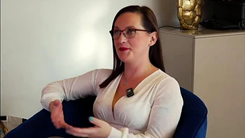 Nina, 35, business manager in Aix-en-Provence (13)! - Jacquie et Michel TV