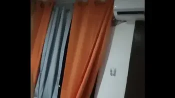 CON Mi Amigo  Mientras Mis Padres Están Trabajando