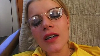 Secretary Lea Fucks Her Boss and Makes Him Cum - Private Porn Sex Videos