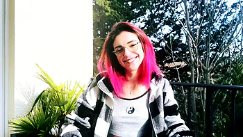 A fantasy tickled the mind of Leila, 23 years old... - Jacquie et Michel TV