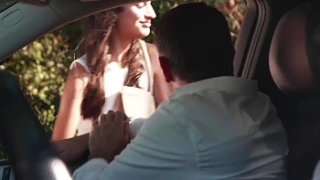 Laura, 34 years old, perfumery saleswoman in Paris and crazy about sex! - Jacquie et Michel TV