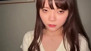 清楚な美女がキスや愛撫に塩対応で仕方なしクールなハメ撮りエッチ