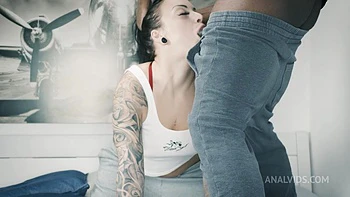 Huge Load Of Cum In Her Face