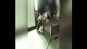 CÁMARA Graba a MAESTRO Y ALUMNA en la Oficina del Colegio! Colegiala Mexicana se DEJA FOLLAR por el PROFE por una MEJOR CALIFICACIÓN! Video Amateur Real! (Segunda Parte)