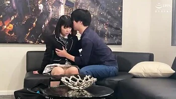 06759,A woman who is fucked and writhes in agony