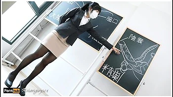 新女教师被当成男校性教育教材 Jav影片