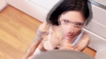 No Muestro Interes Por Sus Problemas Pero Si Por Su Verga With Nina Kayy