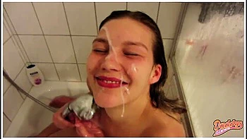 First Time Full Facial Cumshot!! - Daddys Luder