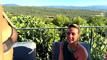 Amanda really likes our Apollo... - Jacquie et Michel TV