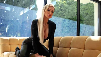 Kenzie Taylor and Vince Karter make love in the bathroom