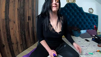 MilfyCalla- Masturbating, ass playing and dirty talking while wearing sortswear 253: Porn