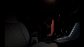 je me tape une pute transexuelle dans la voiture