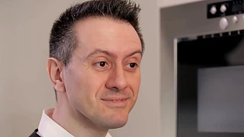 Mia masterfully domesticates three stallions! - Jacquie et Michel TV