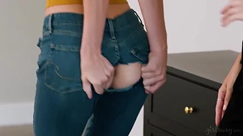 Gives A Rimjob Then Licks Her Pussy - Kenna James And Little Puck