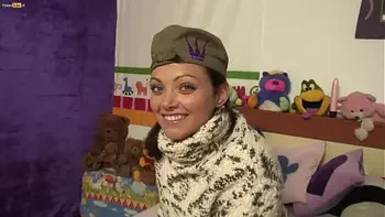 Terri neukt voor een nieuw skateboard