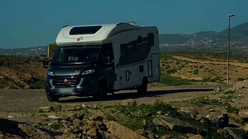 Very convincing hitchhikers - Jacquie et Michel TV