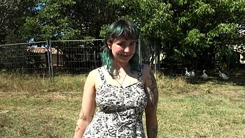 Irogenia, 31 years old, a world of her own... - Jacquie et Michel TV