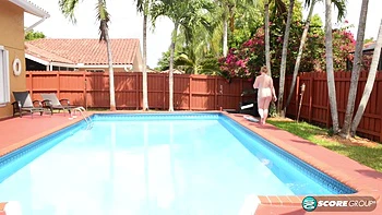 Bodacious Bikini Girl - Mya Blair - XLGirls