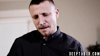 Gorgeous Babe Decides To Fuck Her Stepdad In A Taboo Fuck