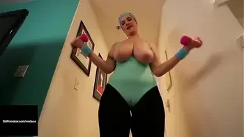 Full Figured Huge Boobed Siri Pornstar Works That Big Butt!