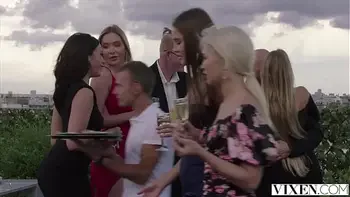 VIXEN Stunning Venera has a wandering eye for strangers