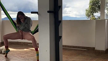 Gringa Orgasmo A Chorro En La Hamaca With Emily Rose