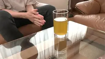 娘が不在中、娘の彼氏に中出しされ発情した彼女の母親 真崎理恵子