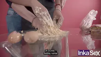 Tremenda morena peruana vendedora de turrones es pillada por comprador pervertido