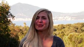 Ariana is always discovering more! - Jacquie et Michel TV