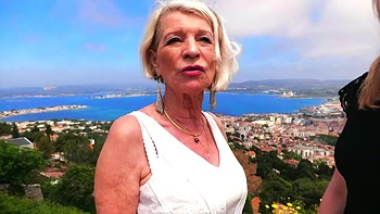 Lily, a shower and to bed! - Jacquie et Michel TV