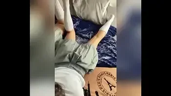 Cómo COGERTE a tu Media HERMANA Colegiala y a su AMIGA de la Escuela! Espiando a Dos Lesbianas Haciendo Tarea en el CUARTO! Trío Amateur con mi Hermana y su Amiga de la Escuela! Lesbianas Mexicanas #1