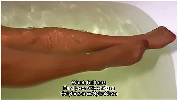 Taking A Bath In Sexy Pantyhose Nylonkissa