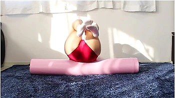 [sasaki Leotard] 140cm Tall Rhythmic Gymnast Strikes A Naughty Pose In Leg-opening Yoga