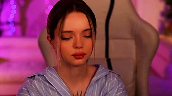 Hot amateur webcam teen masturbates for their fans