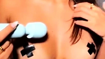 Annalisa is an amateur teen babe fucking the toy