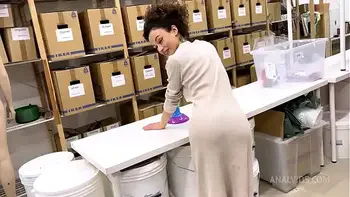 Stacy Bloom Testing The Handmade Dolphin Size XL (With Additional Anal Fisting) TWT155