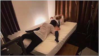 卒業式の後に家に呼はれて初めて生てしたら中出しして子宮か痙攣