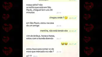 Corno não aguenta o tesão e tira a camisinha do comedor que enche o cu da sua esposa de porra | Cristina Almeida