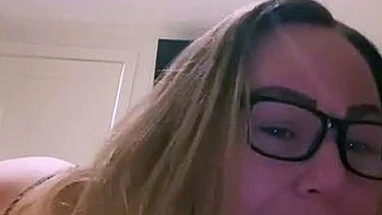 amateur blonde solo webcam