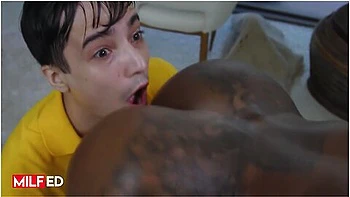 Very Horny Housewife Ebony Mystique Cheats On Her Husband With The Delivery Boy