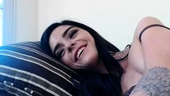 Amateur webcam babe showing her sexual goods