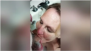 Amateur Hot Granny Giving Small Dick Blowjob In Hot Tub